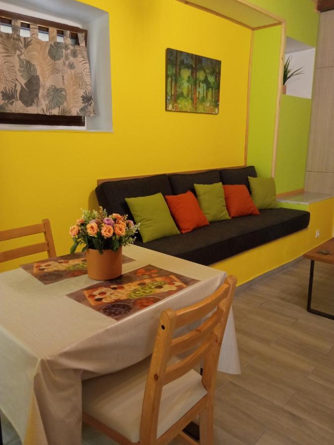 Gs Apartment Gythio Bagian luar foto