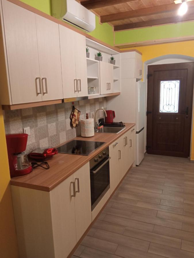 Gs Apartment Gythio Bagian luar foto