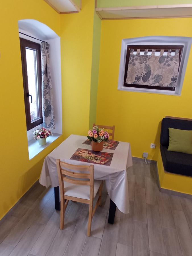 Gs Apartment Gythio Bagian luar foto